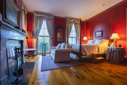 Cromwell Manor Inn - 4-Star