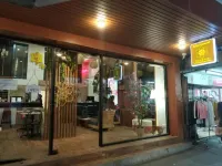 Bedever Bangkok Boutique Hotel - BTS Phra Khanong Hotel in zona Bangkok Port Immigration Office