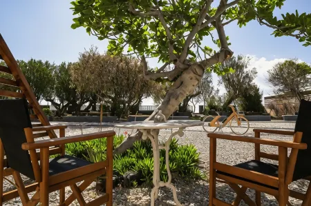 Exi Sea Side Suites Отели рядом с достопримечательностью «Древняя Тира»