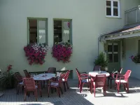 Weinstube Schwalbennest Hotels in Karlstadt