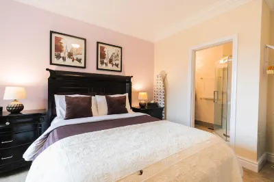 Newton Villa Hotels near Pearson Convention Center