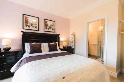 Newton Villa Hotels in Brampton