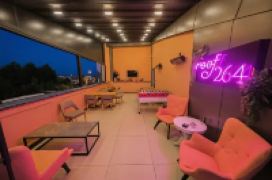 Roof 264 Hotel & Suites