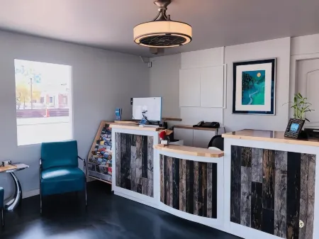 University Inn ASU/Tempe Отели рядом с достопримечательностью «Адельфи Коммонс»