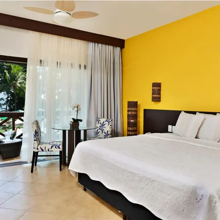 Iara Beach Hotel Boutique Отели рядом с достопримечательностью «Пляж Итапуа»