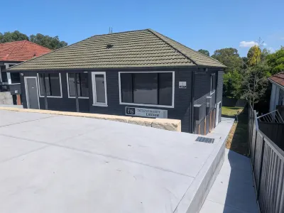 Northcott Lodge Hotels near Hoyts