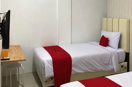 RedDoorz @ Aksara Medan Отели в г. Bantan Timur