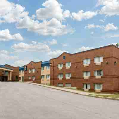 Comfort Inn & Suites Shawinigan Hotel Exterior