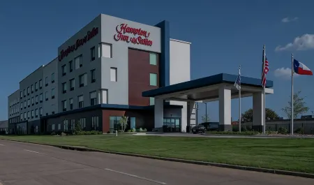 Hampton Inn & Suites Duncanville Dallas Отели рядом с достопримечательностью «Парк Крис Парис»