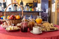 La Tosca Hostel - breakfast