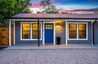 Private Gated Backyard with Fire Pit and Stylish Kitchen - Elegant Retreat Hotels in Center Point