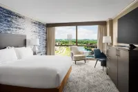 Hilton Charlotte University Place Hotel dekat Discovery Place Science
