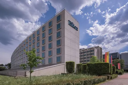 Hilton Geneva Hotel and Conference Centre Отели рядом с достопримечательностью «Palexpo»