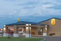 Super 8 by Wyndham Charleston/Sikeston East MO Hotels in der Nähe von Cairo Public Library