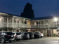 Royal Victorian Motel - parking