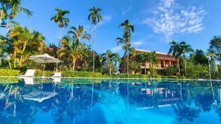 Hue Riverside Boutique Resort & Spa Отели рядом с достопримечательностью «Hon Chen»