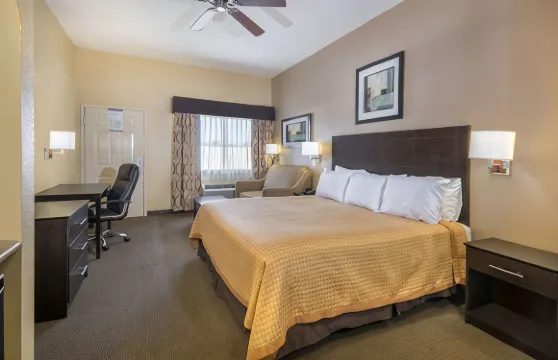 貝敦東戴斯酒店