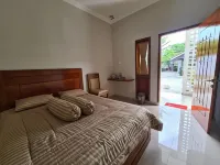 Kaliu Kostel Pacitan - Bãi đậu xe