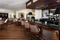 Inn at Pelican Bay - bar