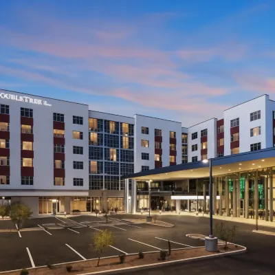 DoubleTree by Hilton Tucson Downtown Convention Center Hotel dekat Philabaum Glass Gallery