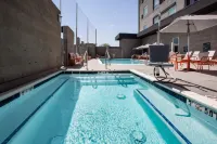 Holiday Inn GLENDALE - STADIUM & ENT DIST by IHG - Pools