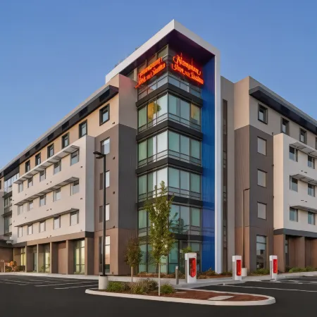 Hampton Inn & Suites - San Mateo