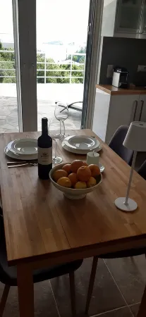 Ferienwohnung mit Fantastischem Ausblick Aufs Meer Отели рядом с достопримечательностью «Moni Vronta»