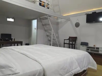 Ciwidey Hills & Wetland Hotels in Alamendah