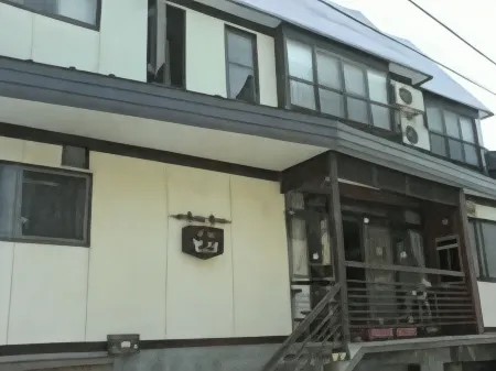 Minshuku Mori Отели рядом с достопримечательностью «湯宿 寿命延 Onsen Ryokan Jonnobi»