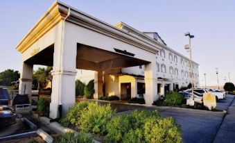 Best Western Plus Shamrock Inn  Suites