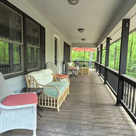 Welcome to mountain retreat in the tranquil beauty of Rabun County!