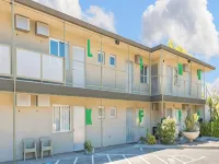 The Greens Hotel on Del Paso Các khách sạn gần Khu thương mại hội chợ Arden