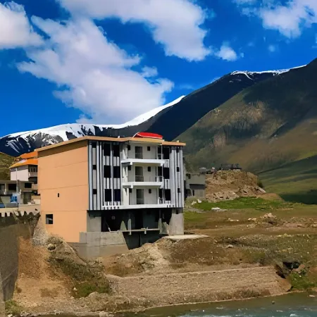 New Taaj Mahal Hotel Burawai