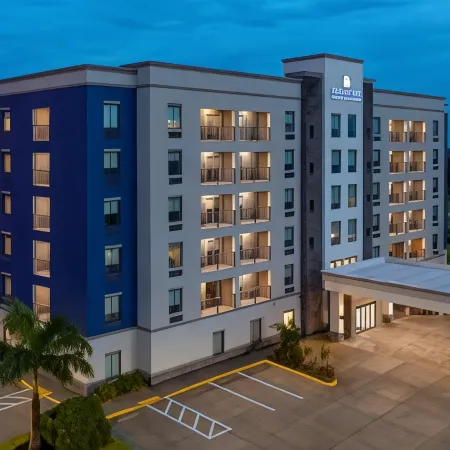 Coral Pointe Sarasota, an Ascend Collection Hotel