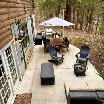 Charming Log Cabin in Lake George Hotel Exterior
