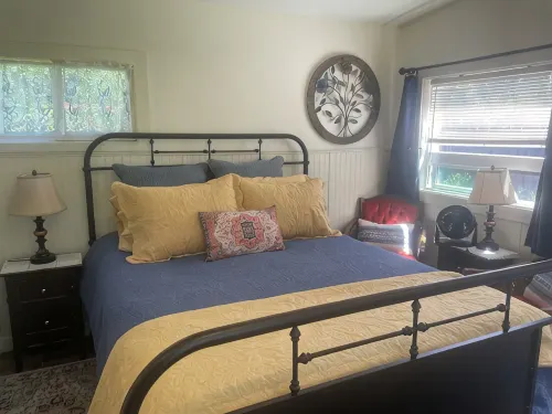 The Pinecone Cottage East Glacier Park - 4-Star