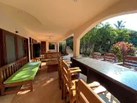Beautiful Villa, Private Pool, Amazing Gardens! Walkable 5 Bedrooms