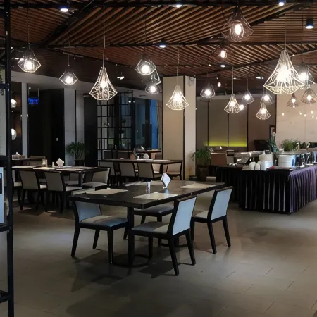Runhua Junyue Hotel