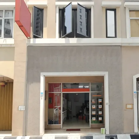 Ancol Homestay Отели рядом с достопримечательностью «Пляж Ancol»