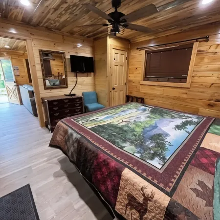 1-Br Cabin Just 5 Minutes to Great Smoky Mountains National Park on Cosby Creek