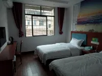 Qichunxin Living Hotel - 2-stjärniga