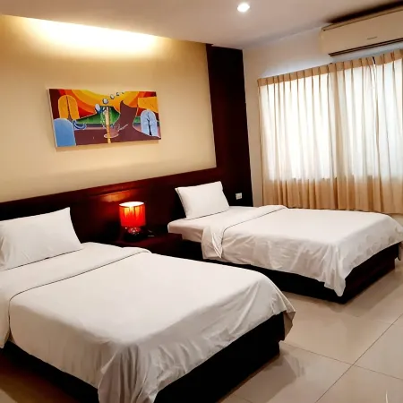 King Hotel Отели в г. Лёй