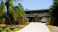 Backpackers at 1770 Hotels in 