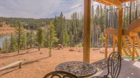 Lakefront duplex property, nicely finished. 2 bedroom and queen size hide-a-bed.