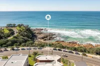 Wake up to Ocean Views ~ First Bay Vista Beachfront Apartment. - 무료 와이파이