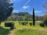 Magenta - Gîte in a 5000 M2 estate at the foot of the Colorado mountains リュストルのホテル