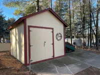 LAKESIDE LOOKOUT: Experience stunning views, Endless Shorline, Family Retreat.