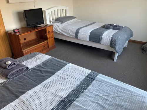 Comfortable 3 Bedroom Home with all the facilities to accommodate 6 people.