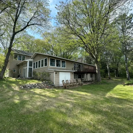 Huge Lakefront 3bd + Loft + 2 Kitchen Cabin on Recreational Bay Lake- Game Room