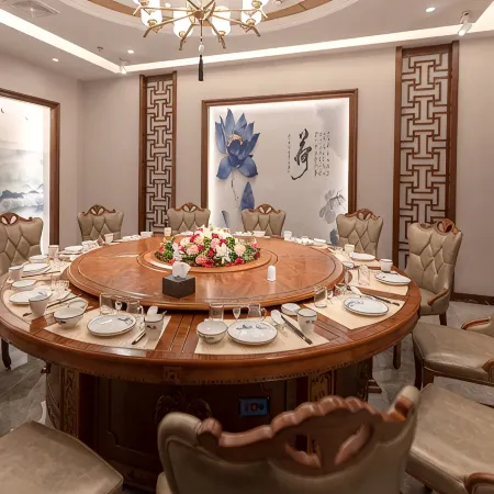 Chengde Huaguan Holiday Hotel (Puning Temple Branch)